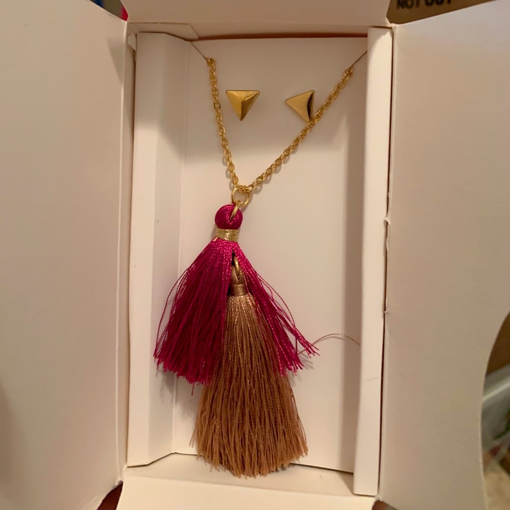 Lily Skye necklace and earrings set. BNIB